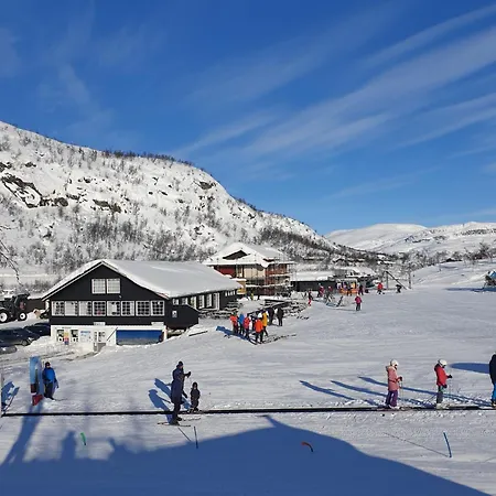 Filefjellhytta Ved Tyin Og Jotunheimen In Og Out Til Alpinanlegg Og Skiloyper *