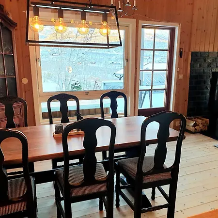 Filefjellhytta Ved Tyin Og Jotunheimen In Og Out Til Alpinanlegg Og Skiloyper * Tyinkrysset