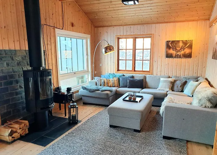 Filefjellhytta Ved Tyin Og Jotunheimen In Og Out Til Alpinanlegg Og Skiloyper Tyinkrysset